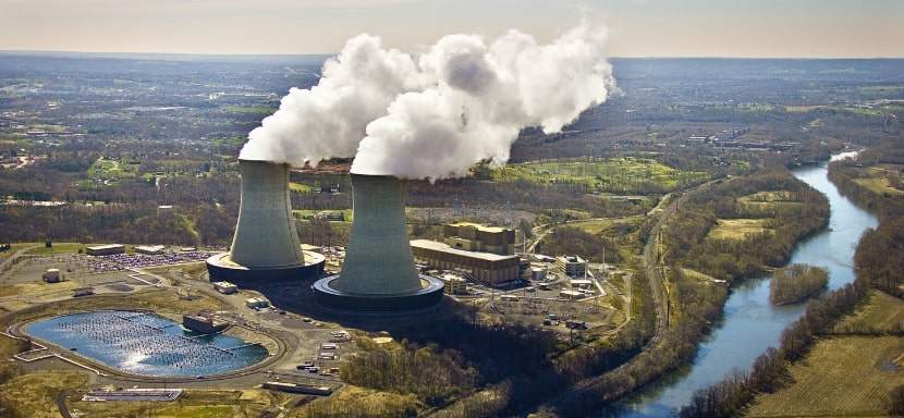 Nuclear reactor cooling towers.