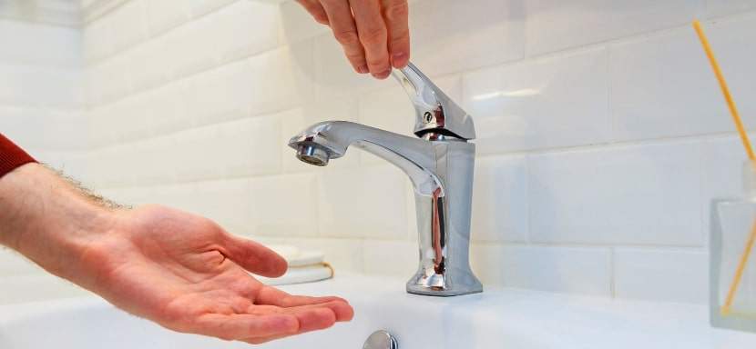 Strategies and tips for surviving without running water.